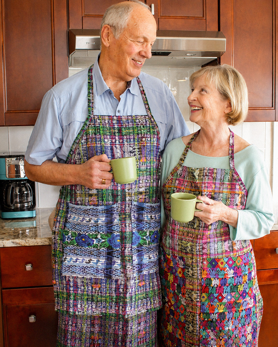 Plaid Corte Apron – Handmade by Friendship Bridge®